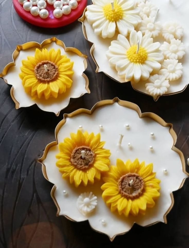 Fiorance Luxe luxury soy wax floral candles with sunflower and daisy designs on a dark surface