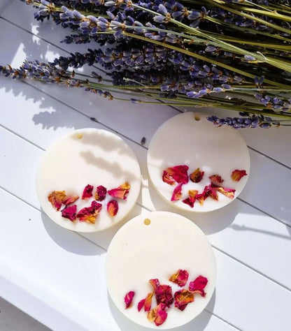 Luxury soy wax scented discs with dried rose petals, lavender sprigs, Fiorance Luxe