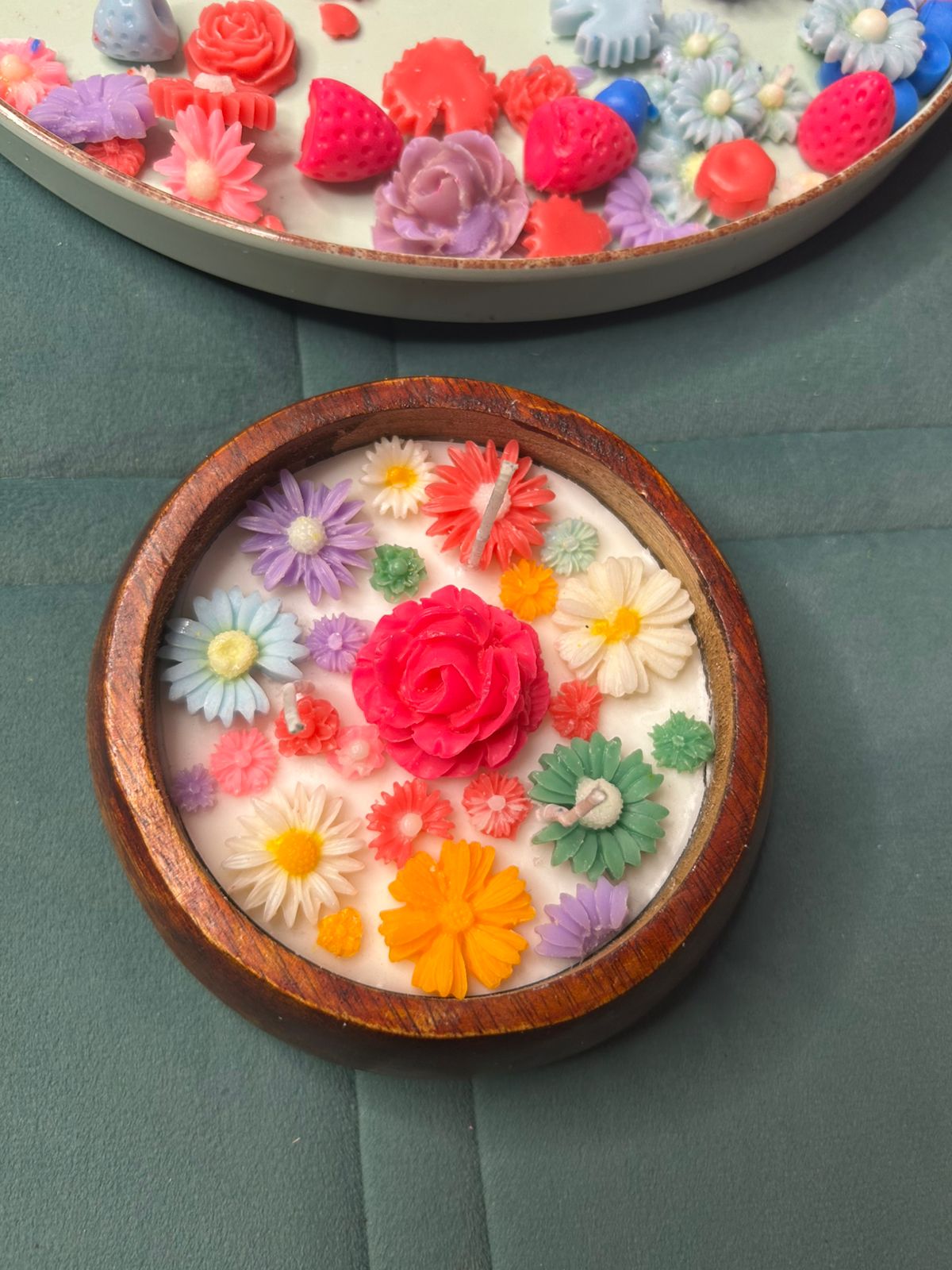 Multicolored wooden Urli Candle