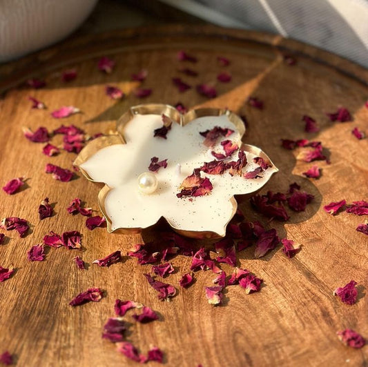 Luxury floral soy wax candle with dried rose petals on wooden tray, Fiorance Luxe India