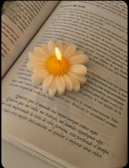 Daisy Candle