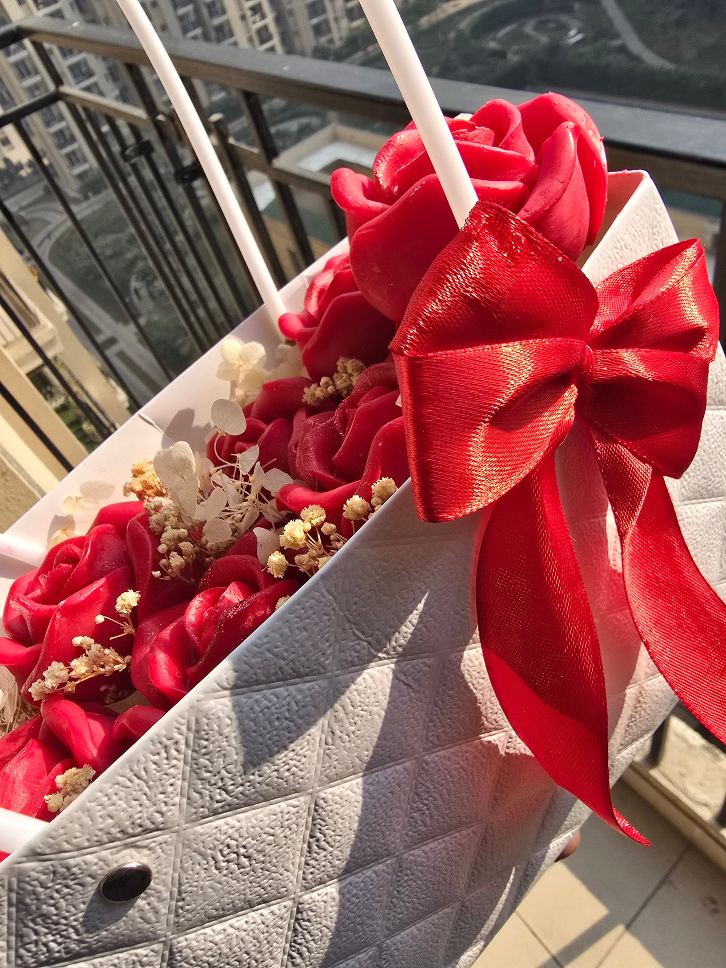 The Rose Vault - 6 Rose Candle Hamper