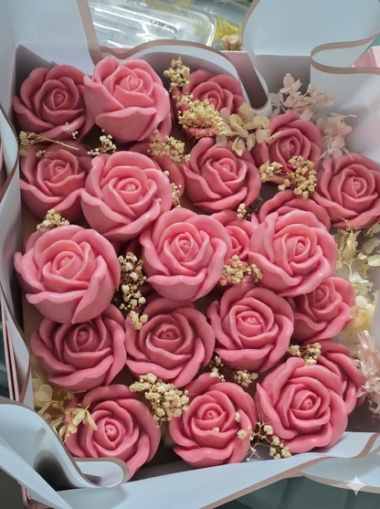 The Grand Rose Affair - 20 Rose Candle Hamper