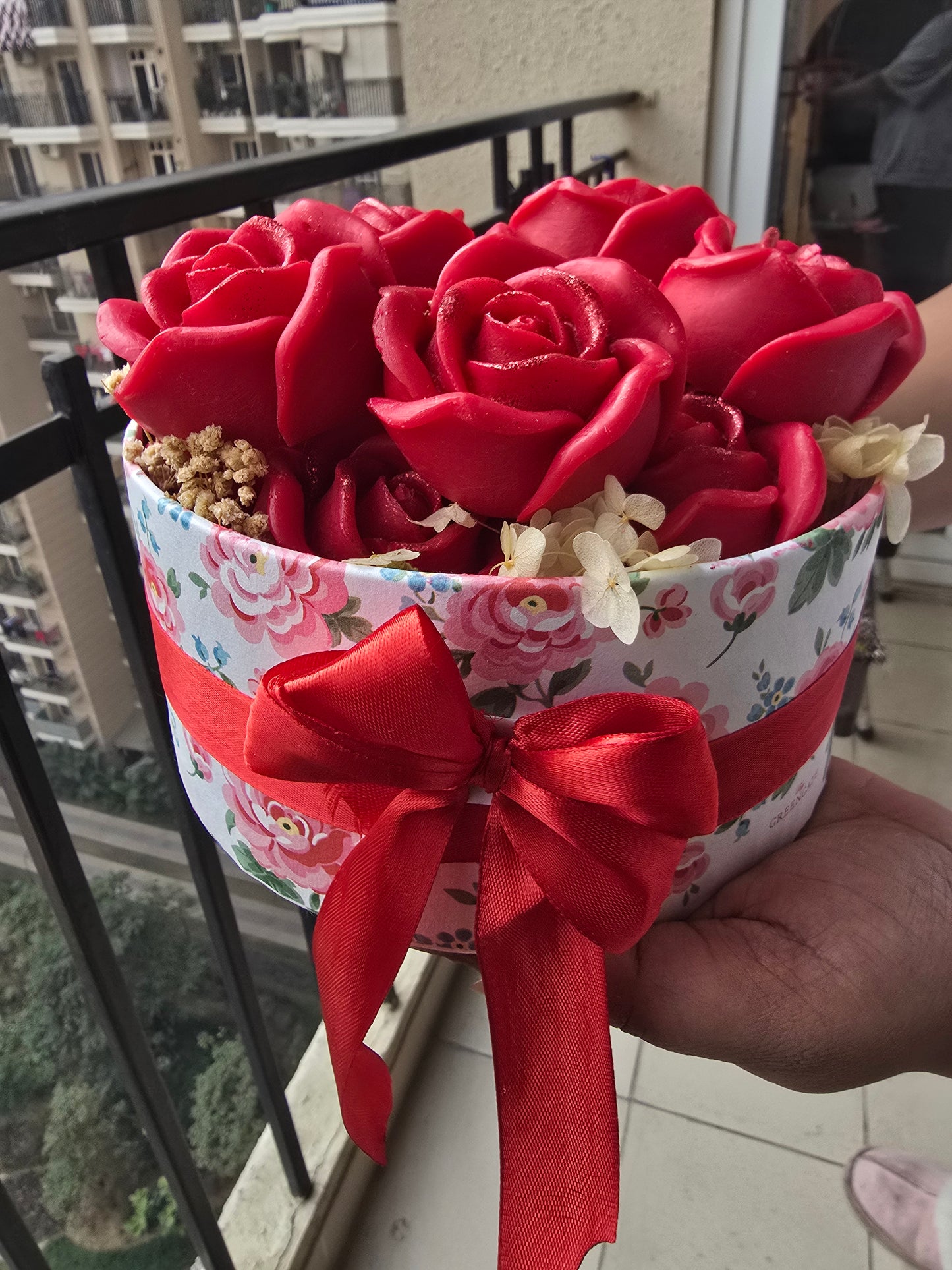 The Rose Bloom Box - 12 Rose Candle Hamper