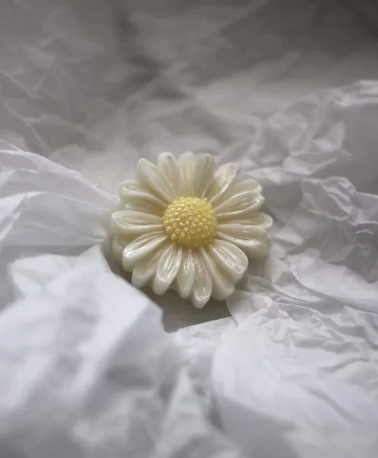 Daisy Candle
