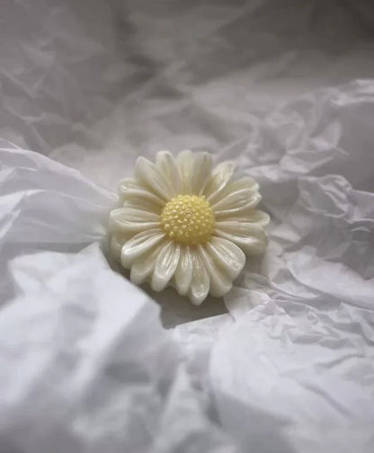 Daisy Candle