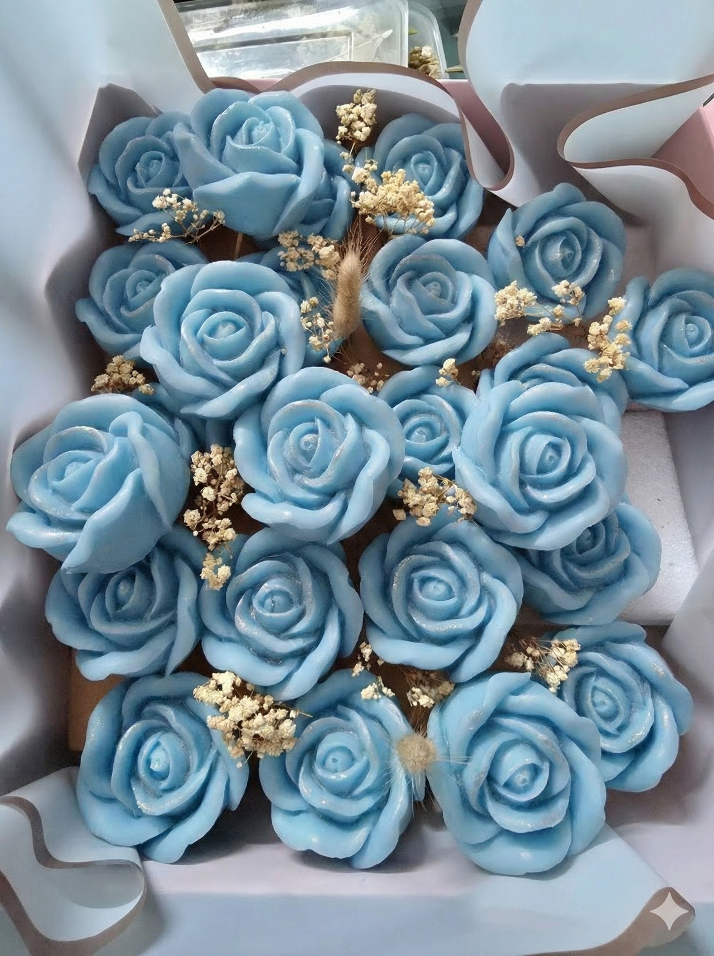 The Grand Rose Affair - 20 Rose Candle Hamper