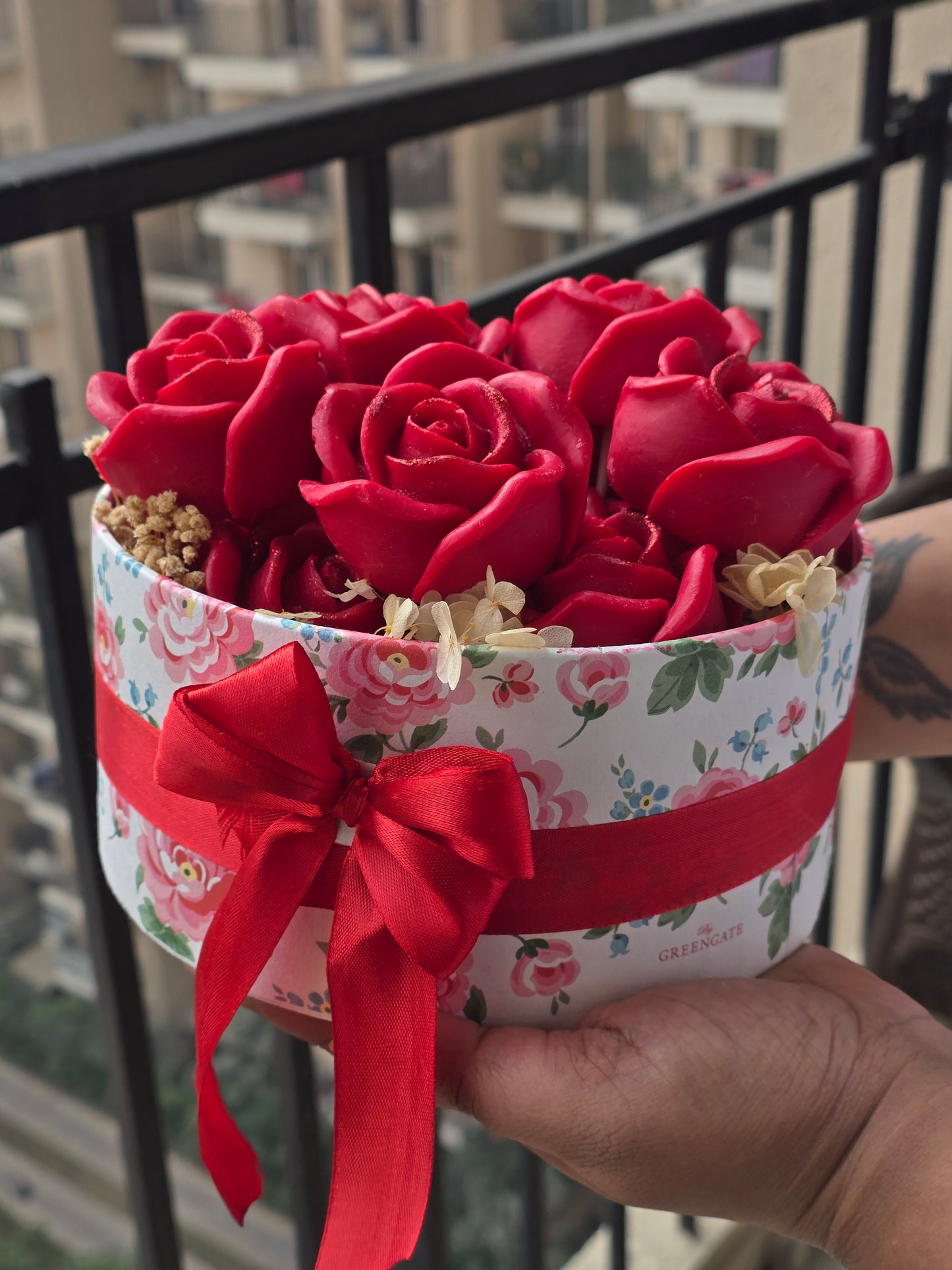 The Rose Bloom Box - 12 Rose Candle Hamper