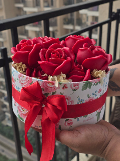 The Rose Bloom Box - 12 Rose Candle Hamper