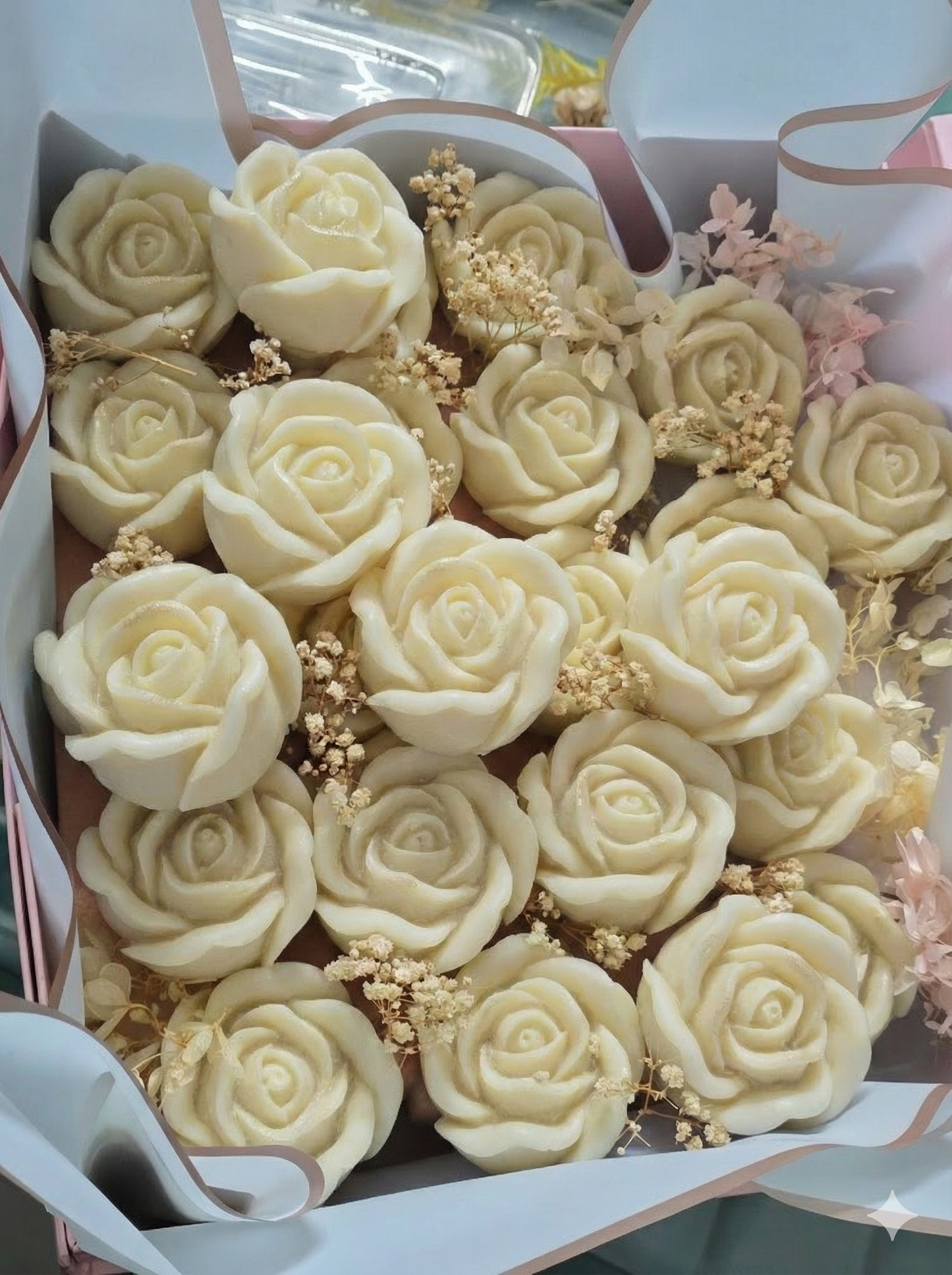 The Grand Rose Affair - 20 Rose Candle Hamper